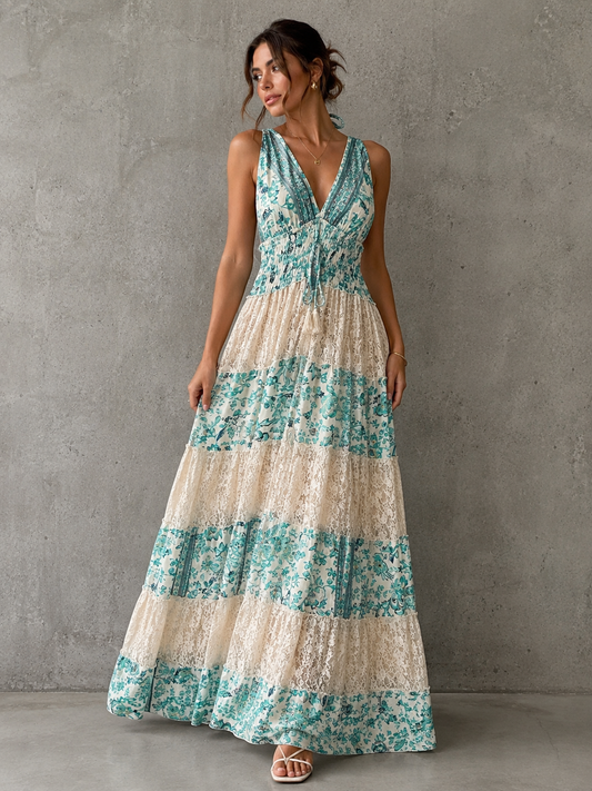 Sleeveless maxi dress in printed fabric with lace