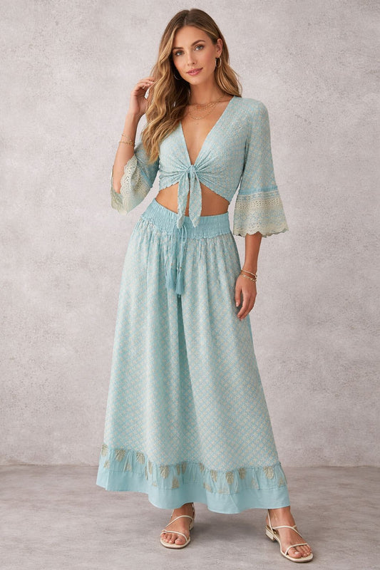 Maxi skirt with a short-sleeve top